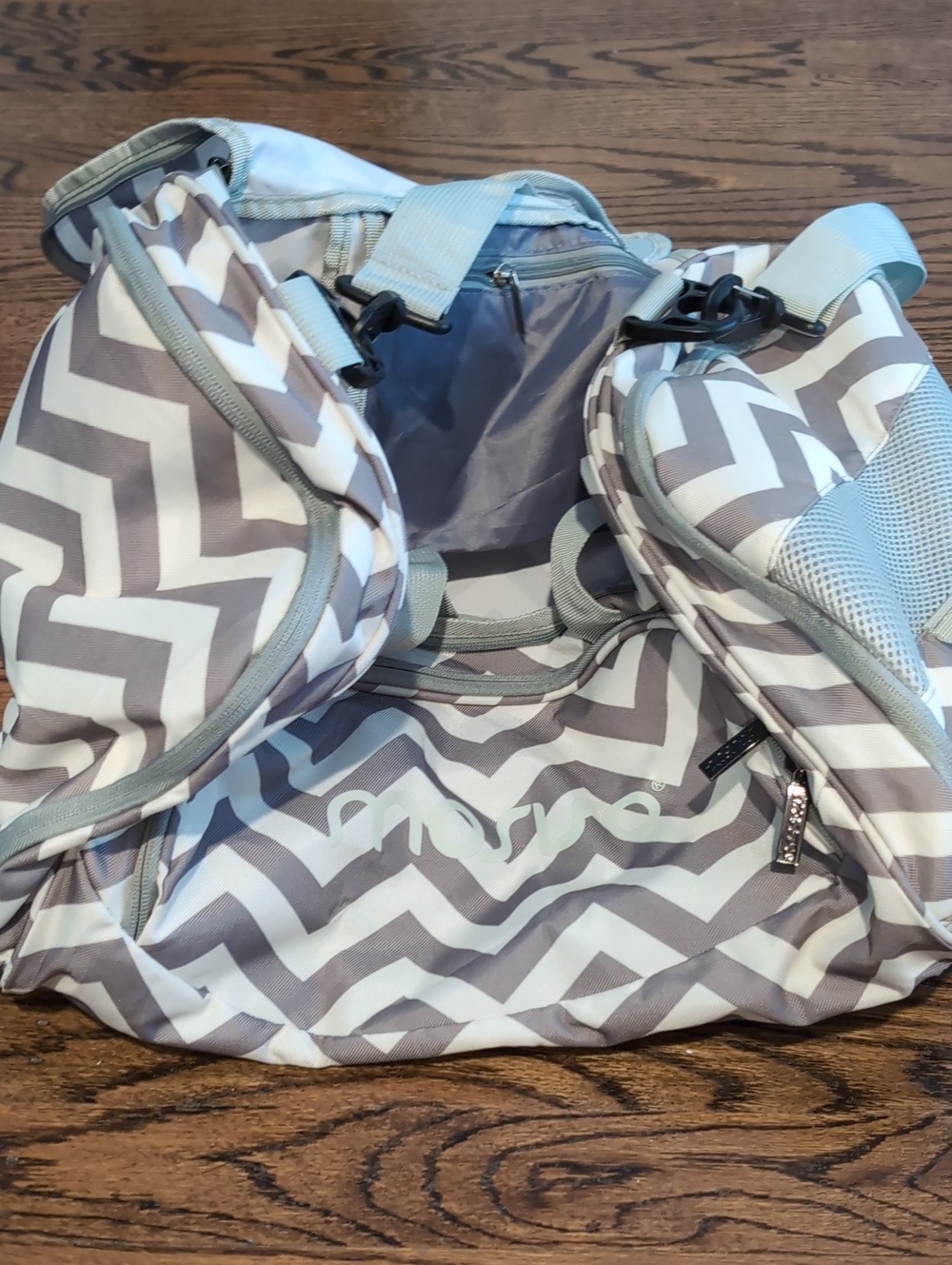 Mosiso Gym Sport Bag in Chevron Gray